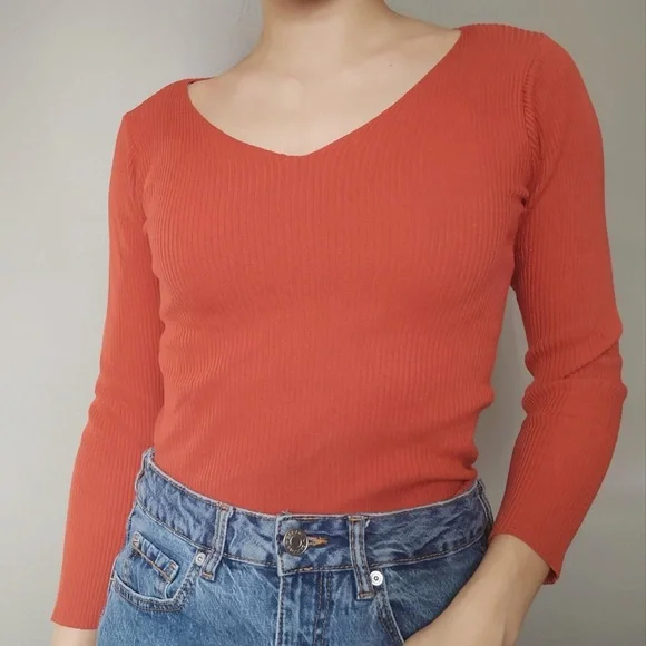 Ribbed V-Neck Shirt - Picture 2 of 4